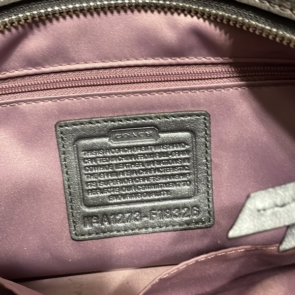 Coach, medium tote purse. - Picture 4 of 5